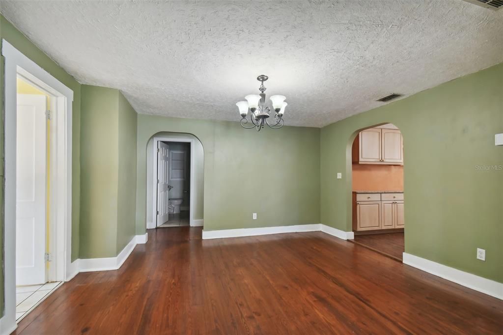 В аренду: $3,200 (3 спален, 2 ванн, 2503 Квадратных фут)