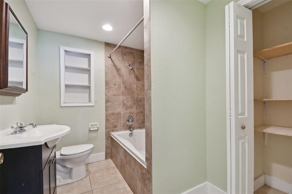 В аренду: $3,200 (3 спален, 2 ванн, 2503 Квадратных фут)