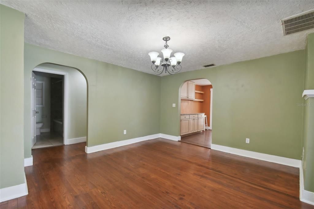 В аренду: $3,200 (3 спален, 2 ванн, 2503 Квадратных фут)