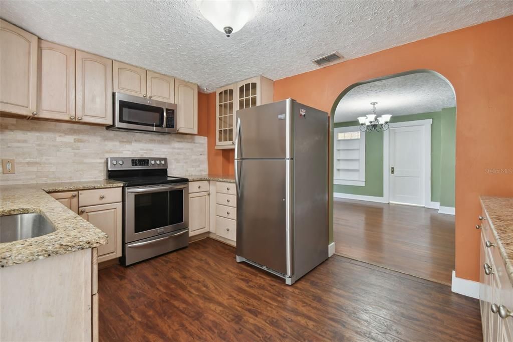 В аренду: $3,200 (3 спален, 2 ванн, 2503 Квадратных фут)