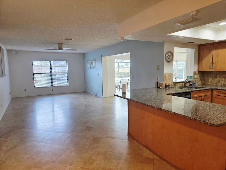 En Venta: $524,000 (3 camas, 2 baños, 2555 Pies cuadrados)