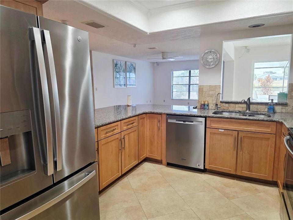 En Venta: $524,000 (3 camas, 2 baños, 2555 Pies cuadrados)