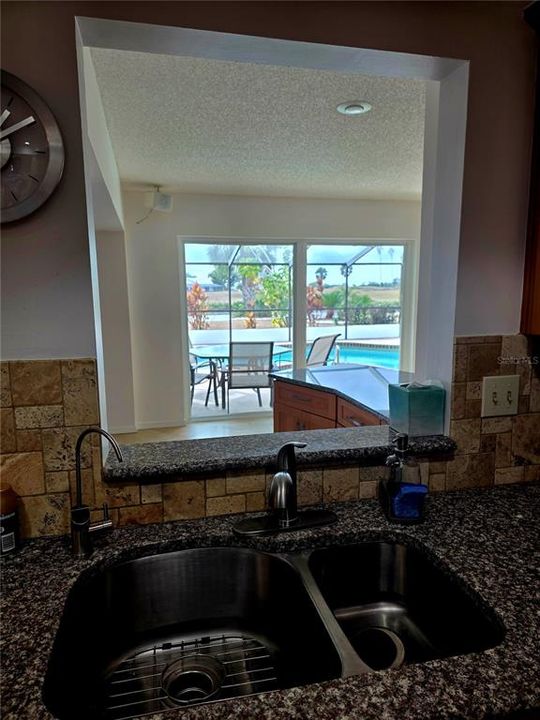 En Venta: $524,000 (3 camas, 2 baños, 2555 Pies cuadrados)