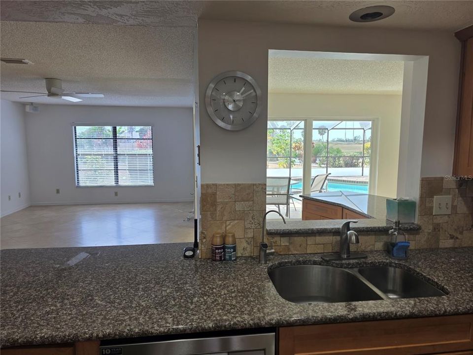 En Venta: $524,000 (3 camas, 2 baños, 2555 Pies cuadrados)