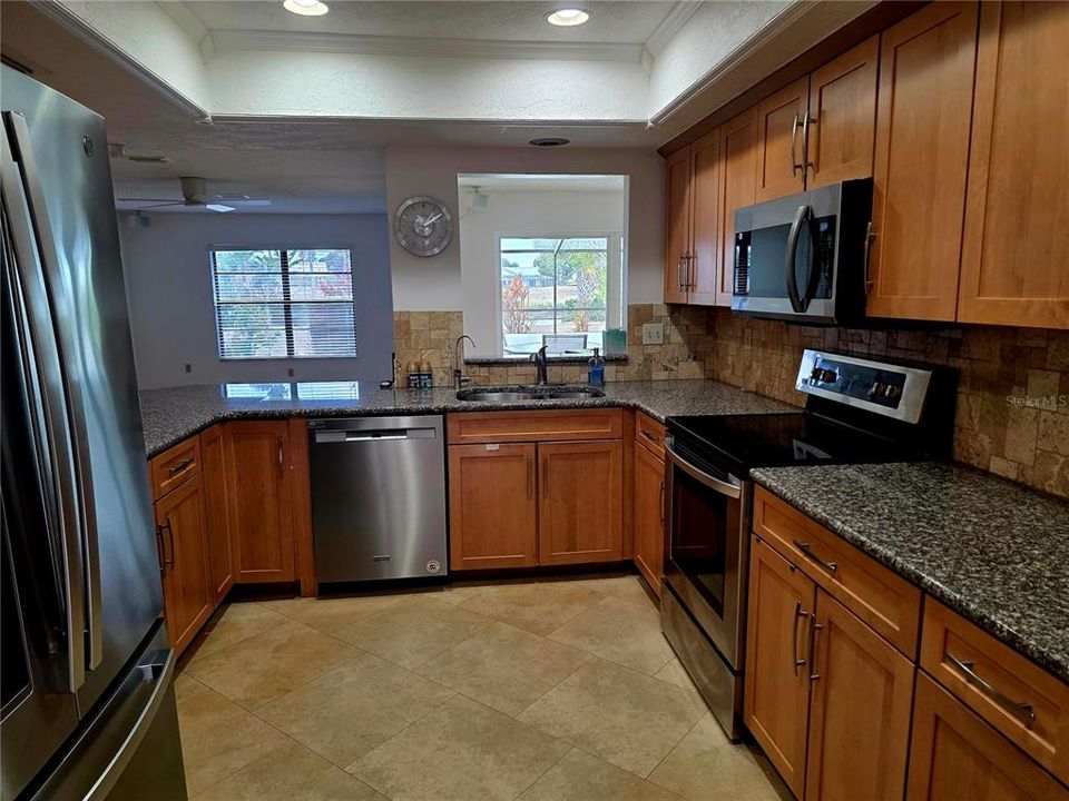 En Venta: $524,000 (3 camas, 2 baños, 2555 Pies cuadrados)