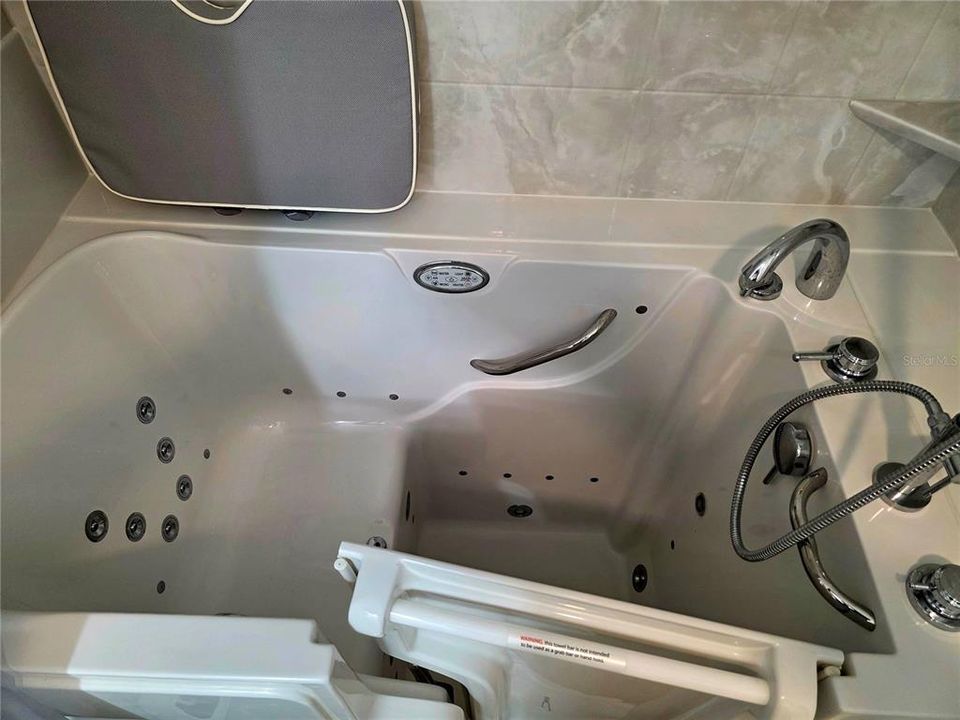 En Venta: $524,000 (3 camas, 2 baños, 2555 Pies cuadrados)