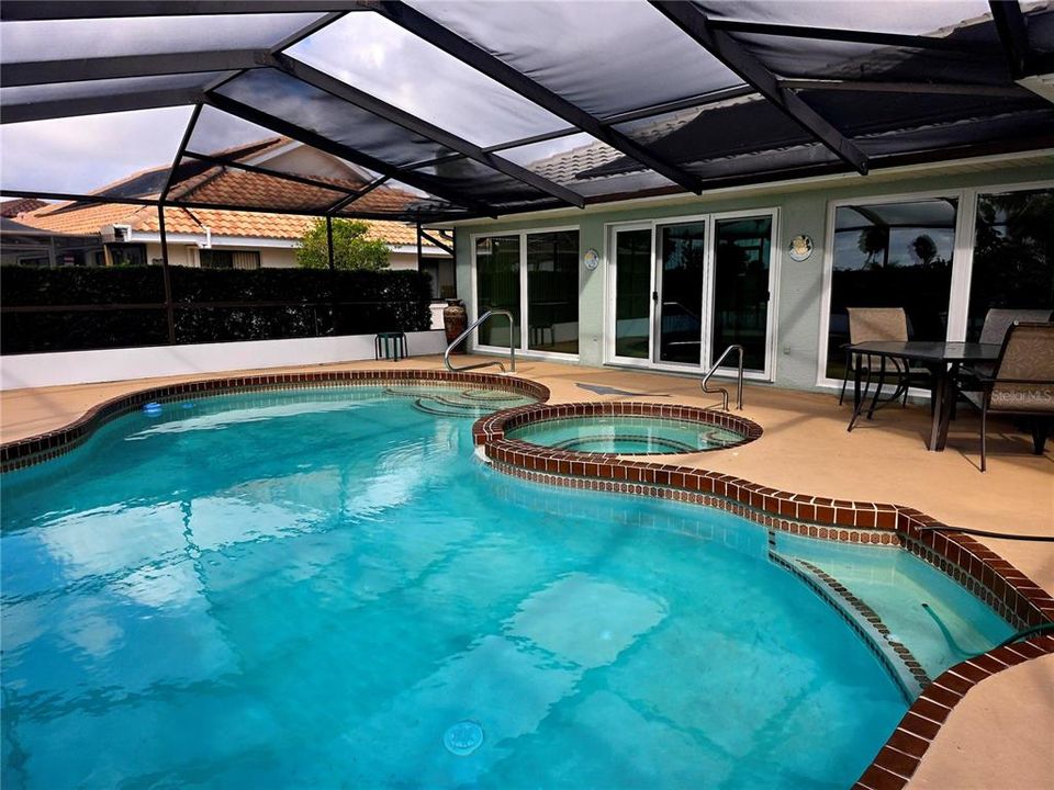 En Venta: $524,000 (3 camas, 2 baños, 2555 Pies cuadrados)