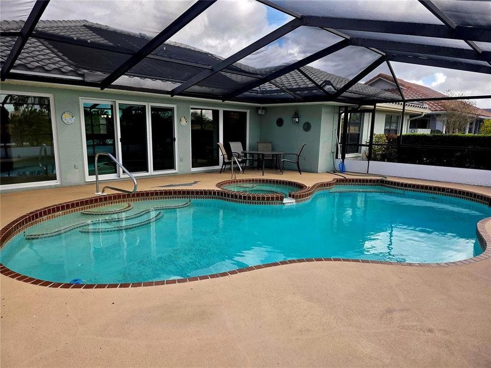 En Venta: $524,000 (3 camas, 2 baños, 2555 Pies cuadrados)