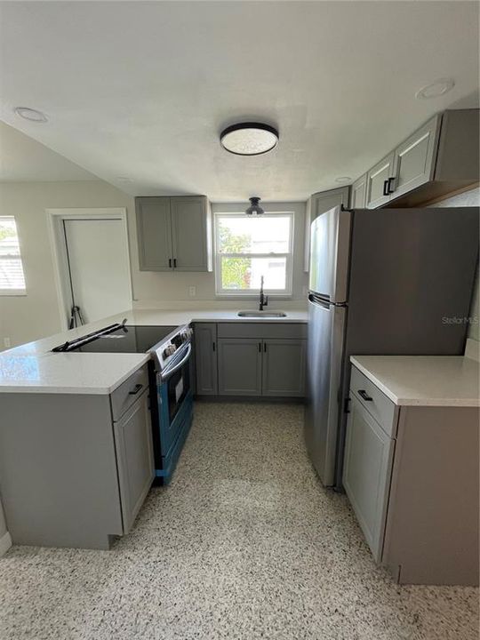 出租: $1,775 (1 贝兹, 1 浴室, 650 平方英尺)