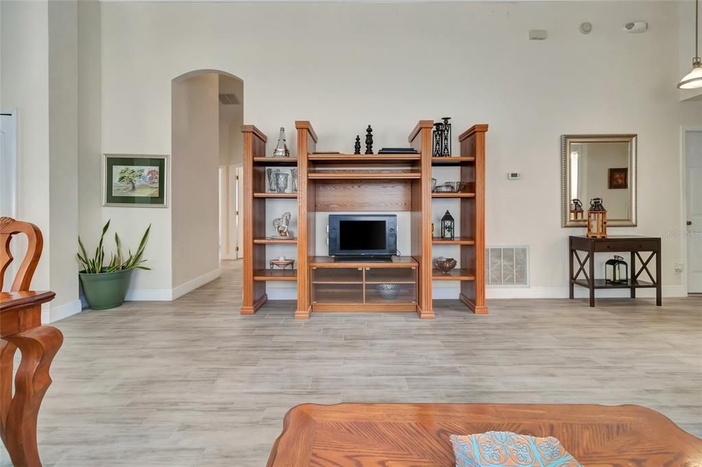 待售: $425,000 (4 贝兹, 3 浴室, 1895 平方英尺)