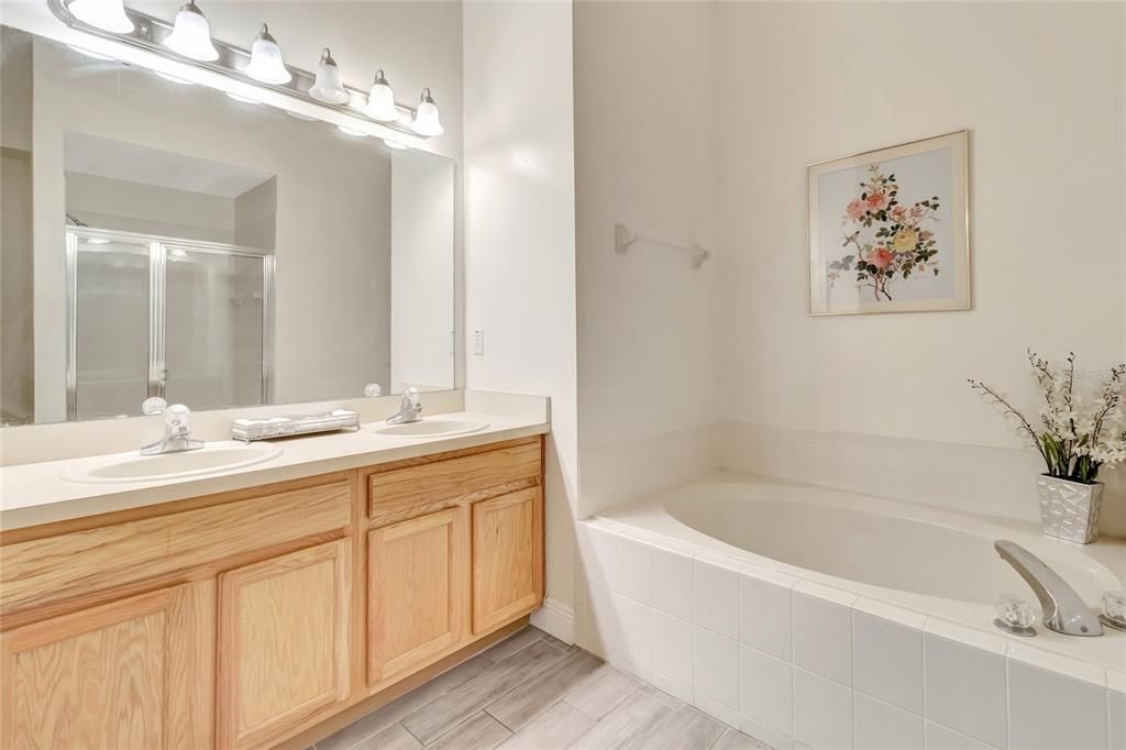 待售: $425,000 (4 贝兹, 3 浴室, 1895 平方英尺)