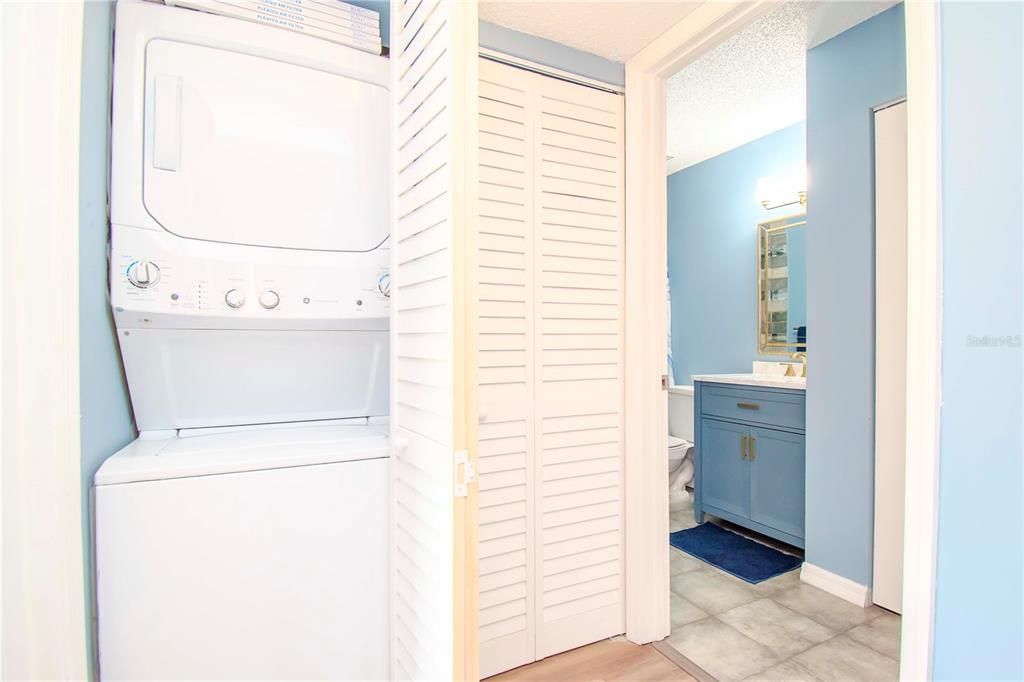 For Sale: $209,900 (2 beds, 2 baths, 916 Square Feet)