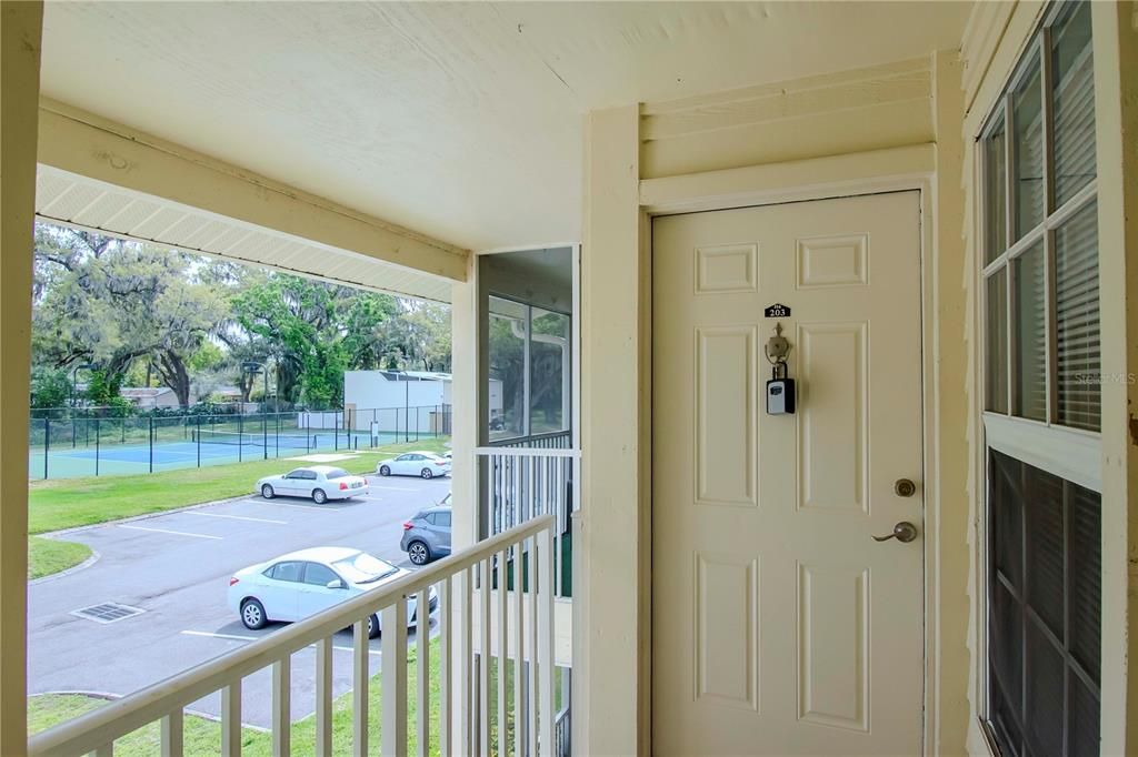 For Sale: $209,900 (2 beds, 2 baths, 916 Square Feet)