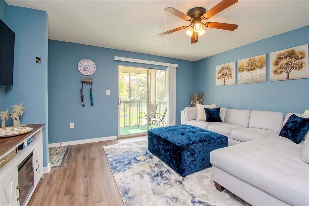 For Sale: $209,900 (2 beds, 2 baths, 916 Square Feet)