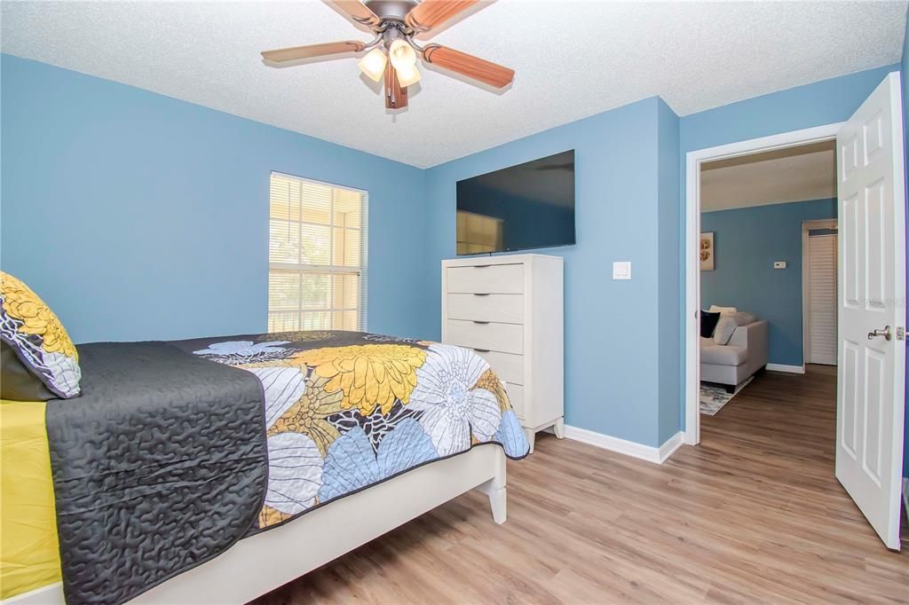 For Sale: $209,900 (2 beds, 2 baths, 916 Square Feet)