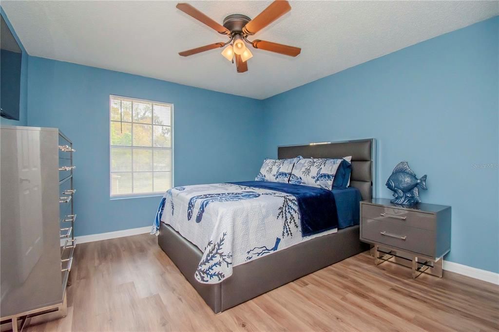 For Sale: $209,900 (2 beds, 2 baths, 916 Square Feet)