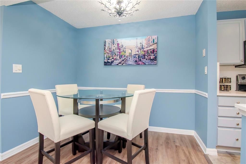 For Sale: $209,900 (2 beds, 2 baths, 916 Square Feet)