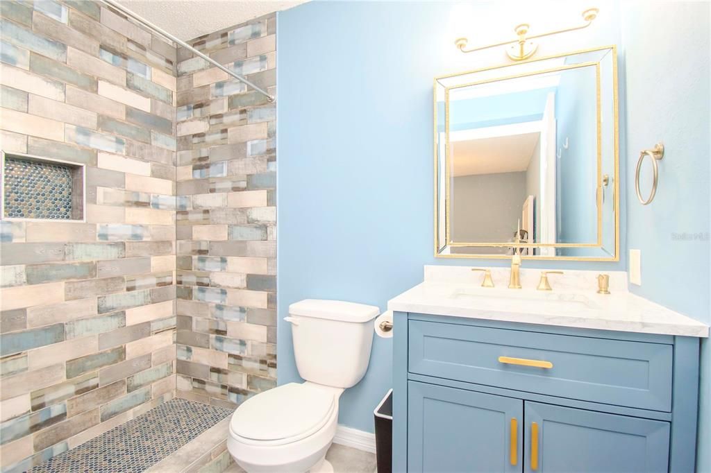 For Sale: $209,900 (2 beds, 2 baths, 916 Square Feet)