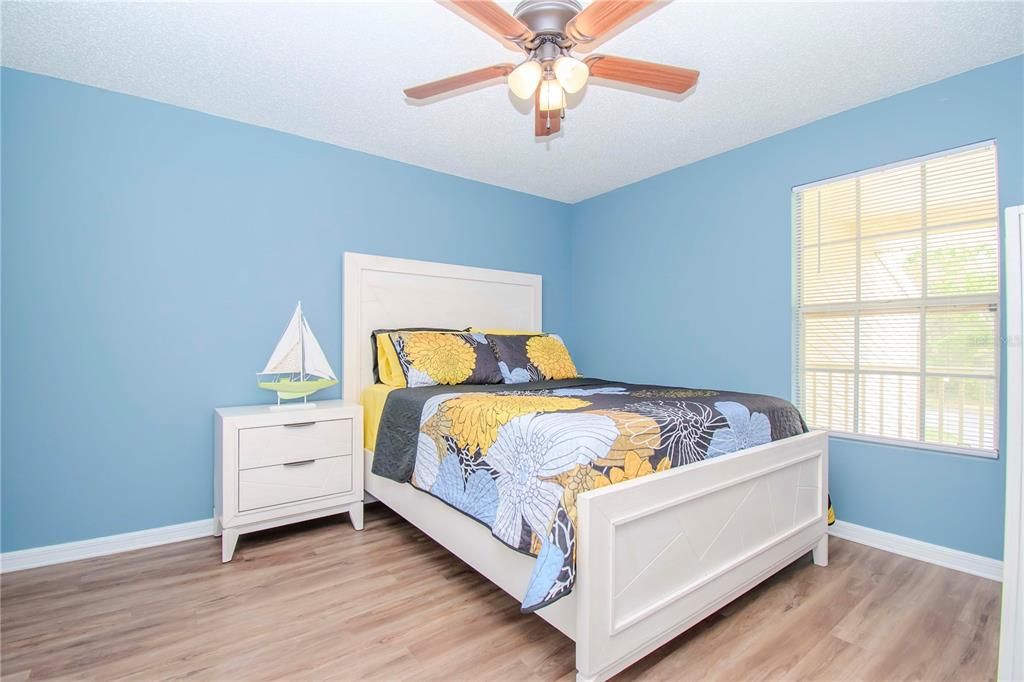 For Sale: $209,900 (2 beds, 2 baths, 916 Square Feet)