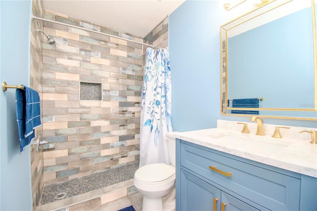 For Sale: $209,900 (2 beds, 2 baths, 916 Square Feet)