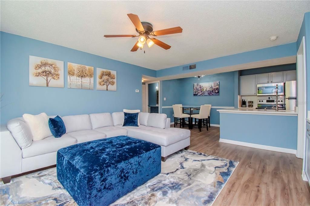 For Sale: $209,900 (2 beds, 2 baths, 916 Square Feet)