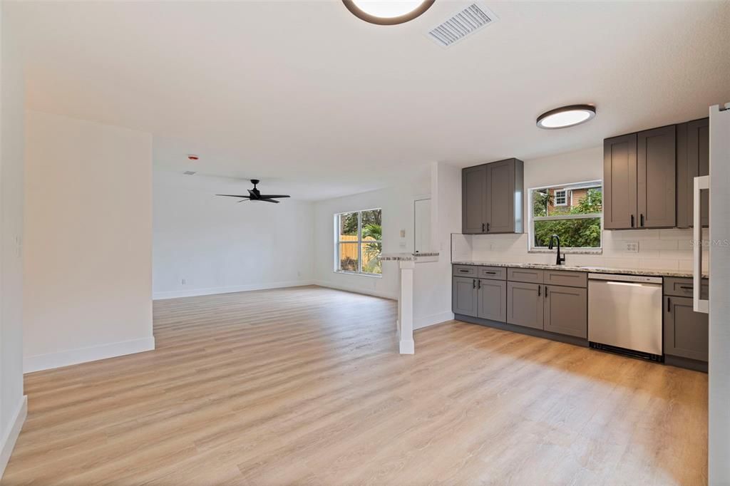 For Sale: $329,900 (3 beds, 2 baths, 1200 Square Feet)