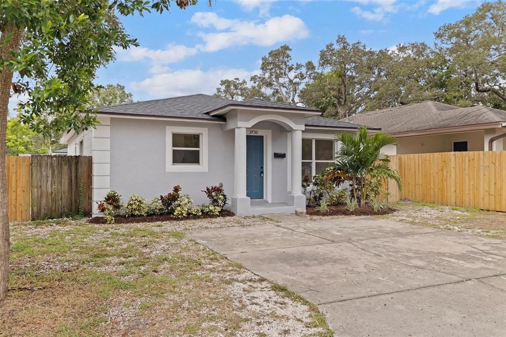 For Sale: $329,900 (3 beds, 2 baths, 1200 Square Feet)