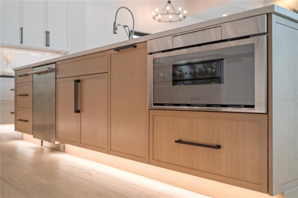 For Sale: $2,799,999 (4 beds, 4 baths, 2935 Square Feet)