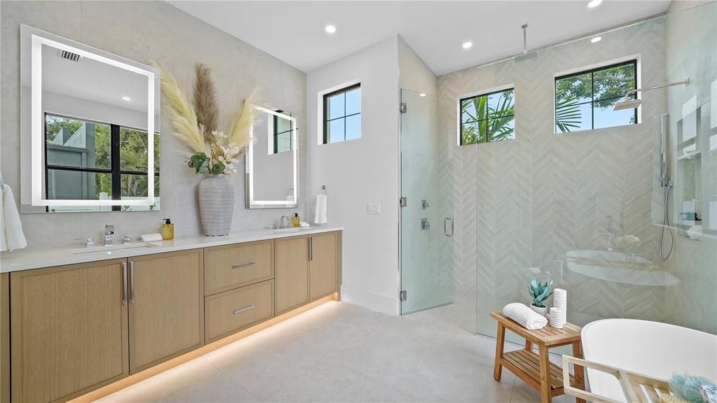 For Sale: $2,799,999 (4 beds, 4 baths, 2935 Square Feet)