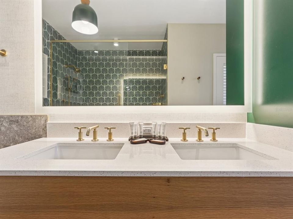 待售: $750,000 (2 贝兹, 2 浴室, 1500 平方英尺)