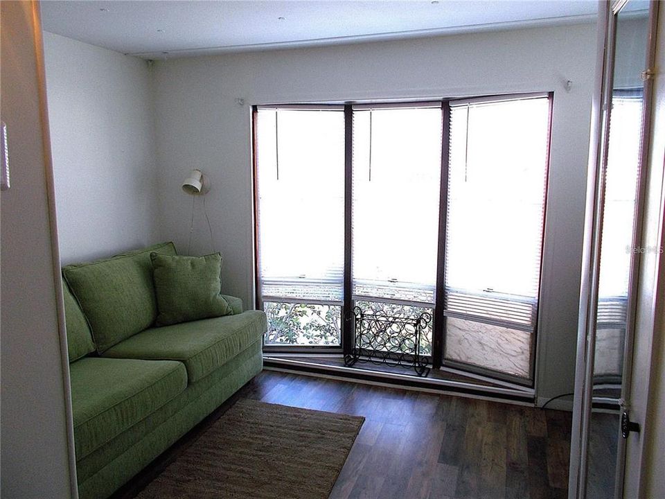 For Sale: $95,000 (2 beds, 1 baths, 780 Square Feet)