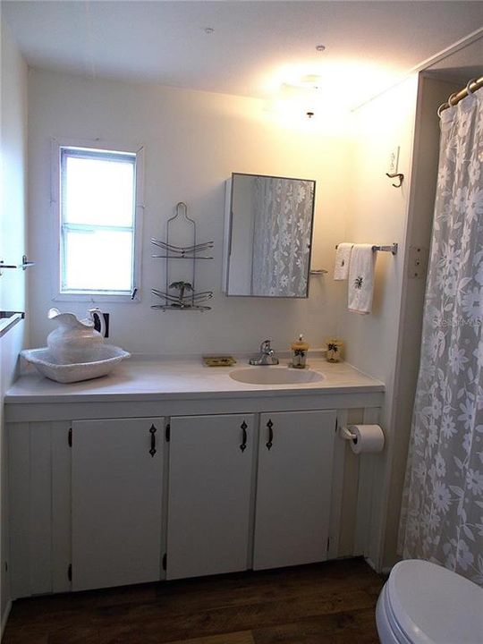 For Sale: $95,000 (2 beds, 1 baths, 780 Square Feet)