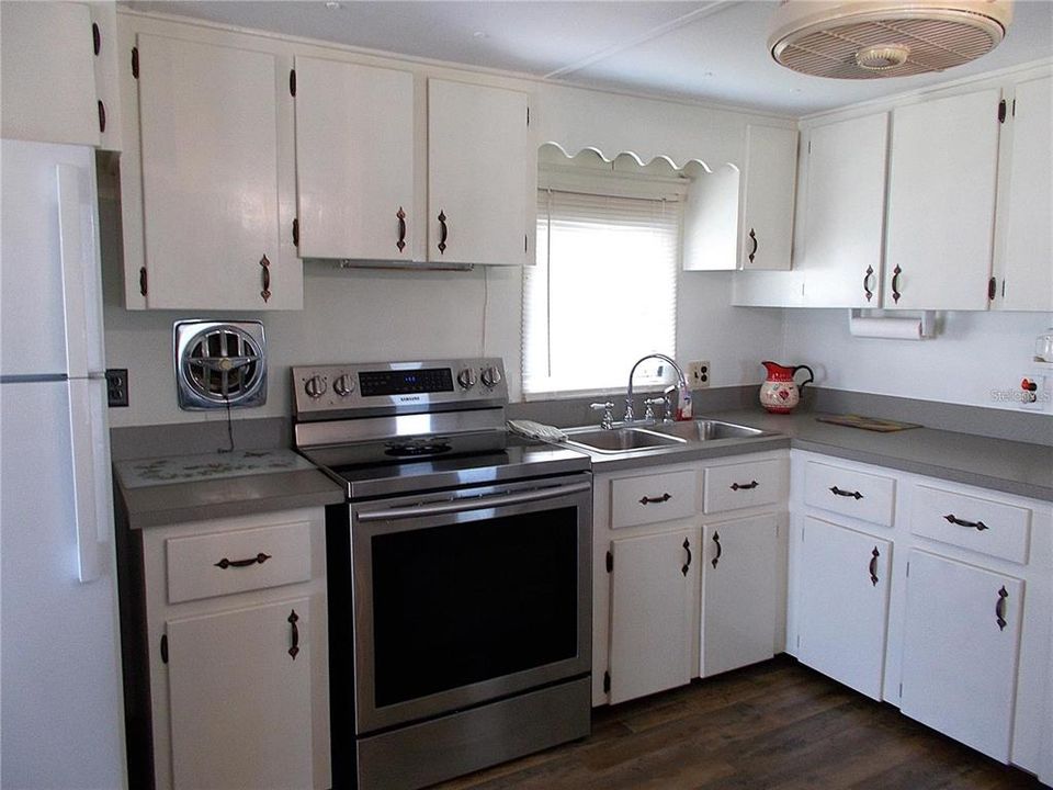 For Sale: $95,000 (2 beds, 1 baths, 780 Square Feet)