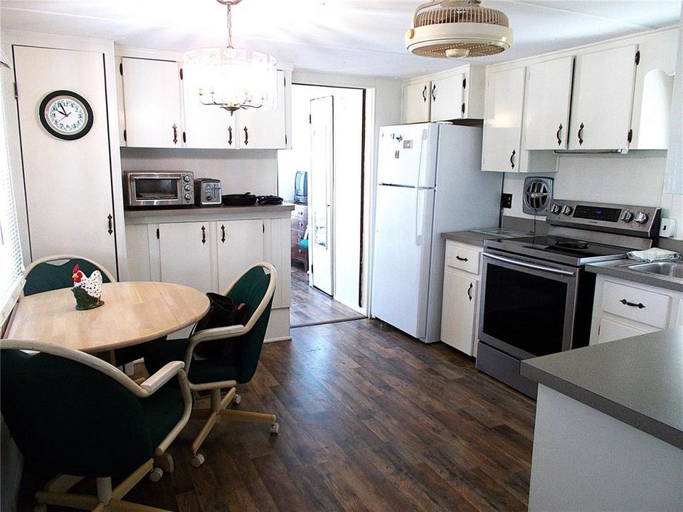 For Sale: $95,000 (2 beds, 1 baths, 780 Square Feet)