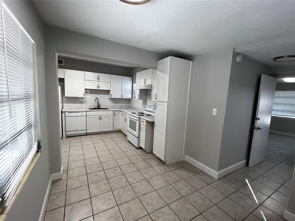 For Rent: $2,200 (3 beds, 2 baths, 1113 Square Feet)