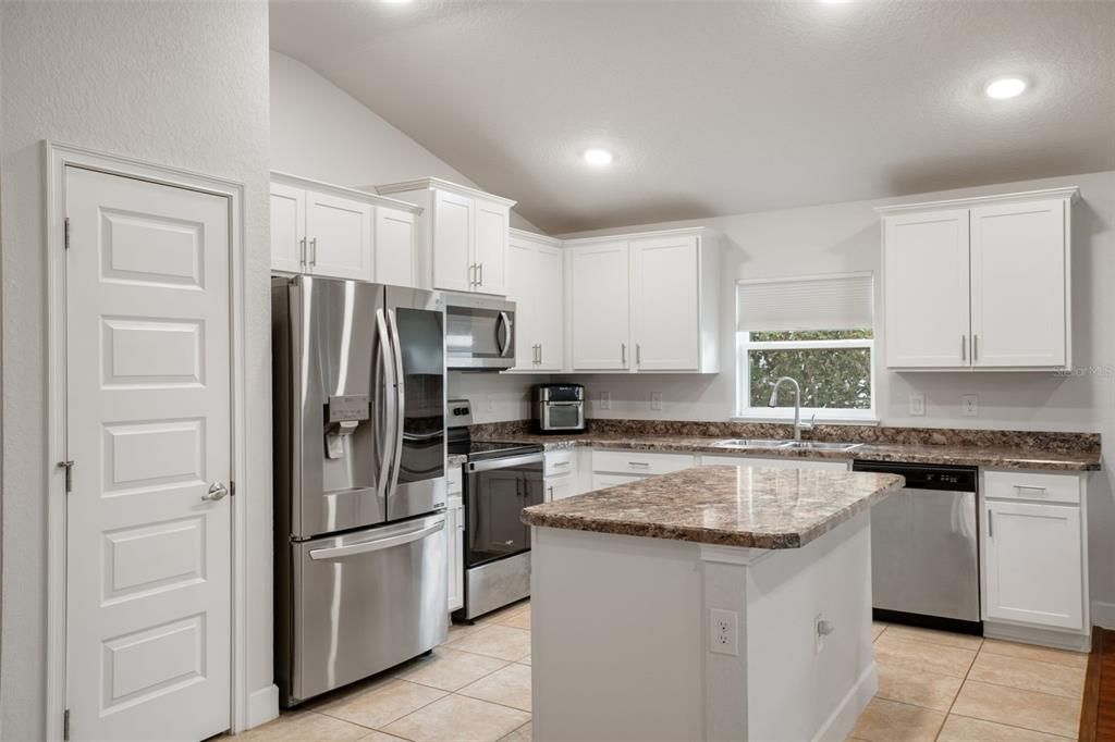 待售: $267,900 (3 贝兹, 2 浴室, 1844 平方英尺)