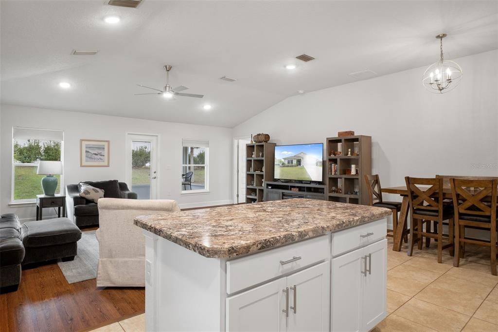 待售: $267,900 (3 贝兹, 2 浴室, 1844 平方英尺)