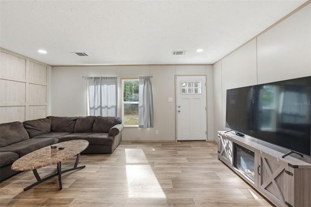 En Venta: $214,900 (3 camas, 2 baños, 1296 Pies cuadrados)