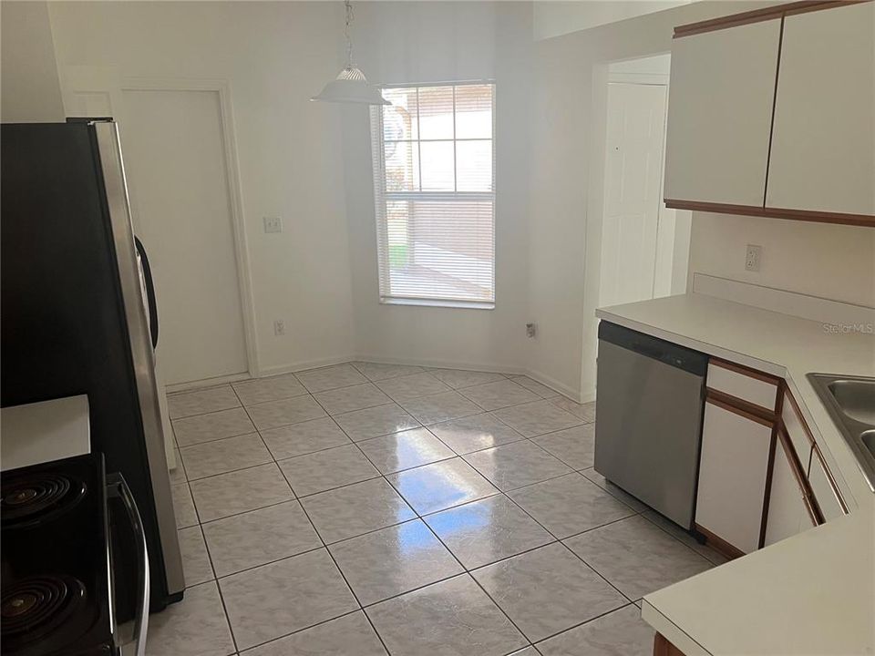 For Rent: $2,250 (3 beds, 2 baths, 1323 Square Feet)