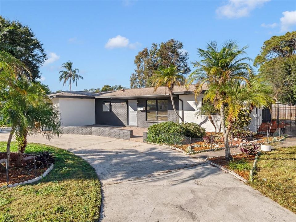 For Sale: $425,000 (3 beds, 2 baths, 1588 Square Feet)