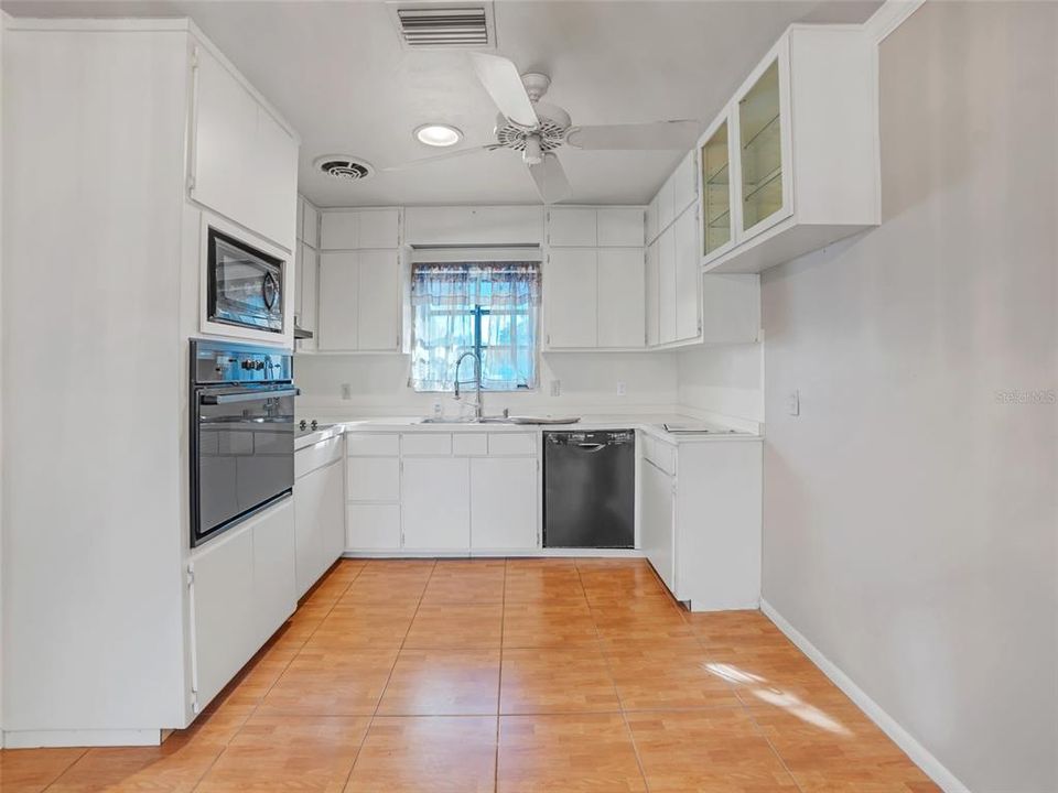 For Sale: $425,000 (3 beds, 2 baths, 1588 Square Feet)