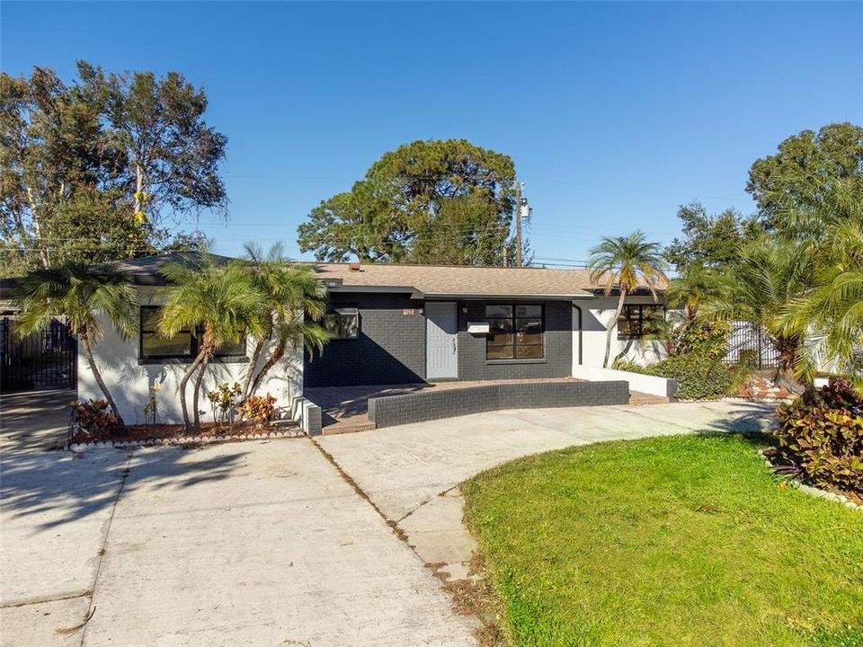 For Sale: $425,000 (3 beds, 2 baths, 1588 Square Feet)