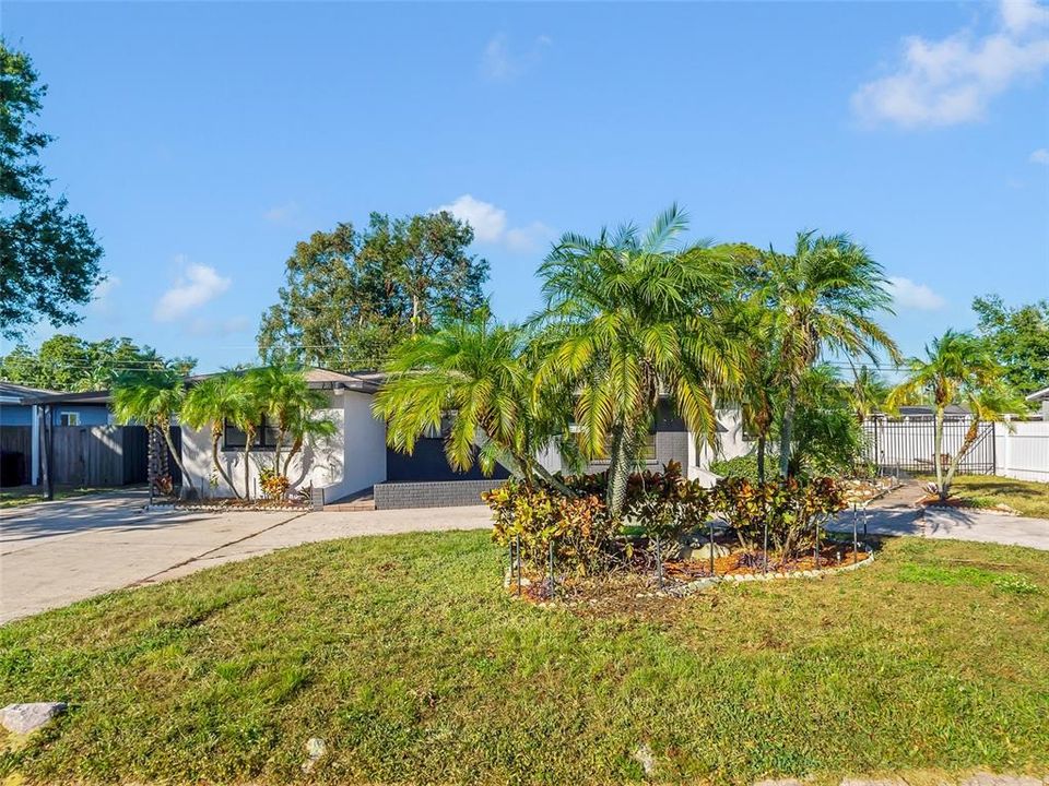 For Sale: $425,000 (3 beds, 2 baths, 1588 Square Feet)