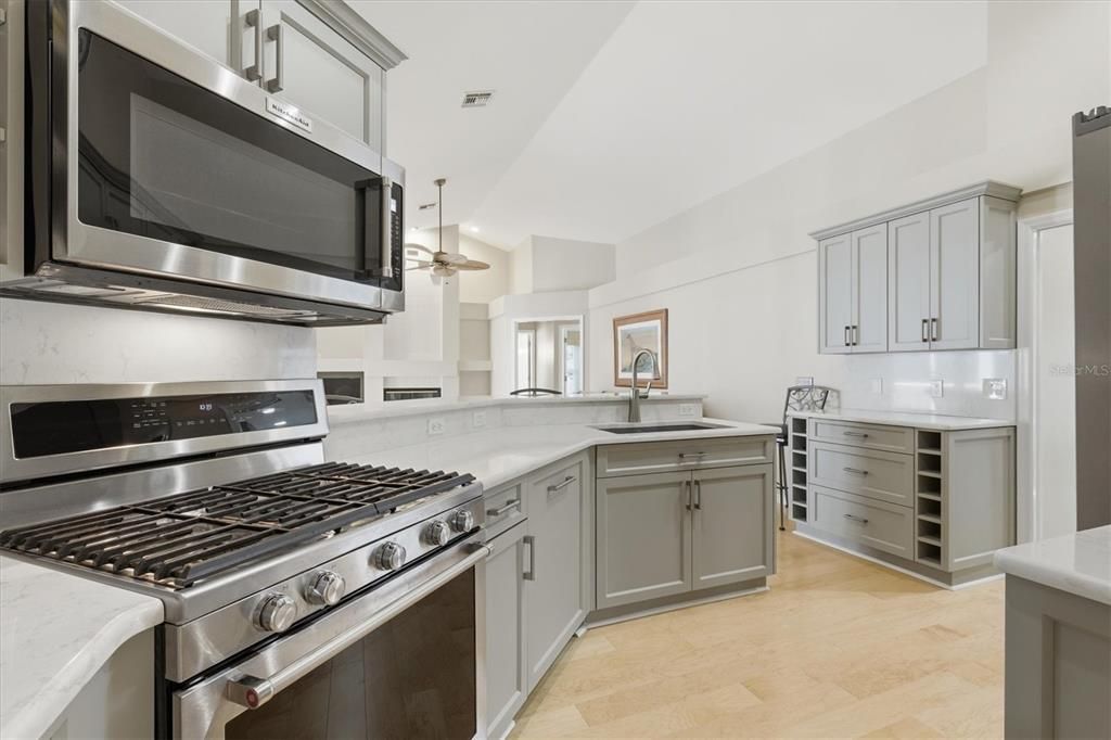 For Sale: $975,500 (3 beds, 2 baths, 2282 Square Feet)