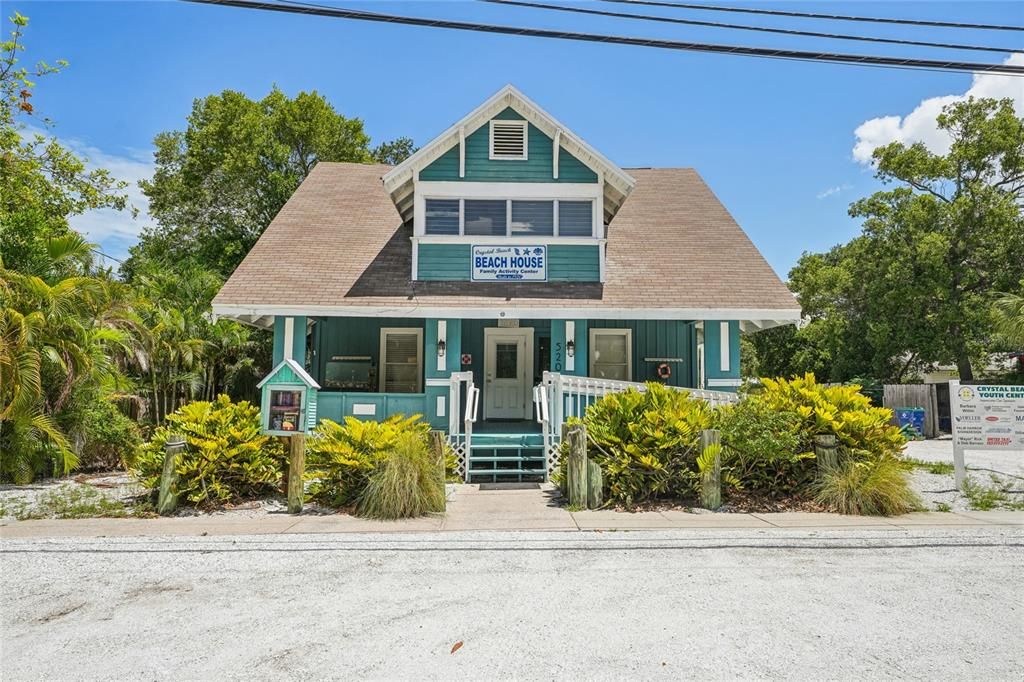For Sale: $975,500 (3 beds, 2 baths, 2282 Square Feet)