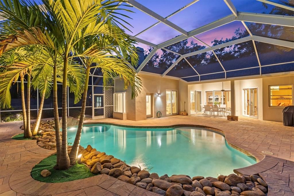 For Sale: $975,500 (3 beds, 2 baths, 2282 Square Feet)