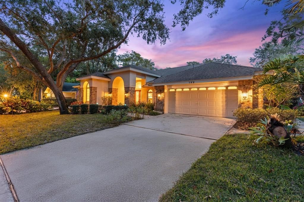 For Sale: $975,500 (3 beds, 2 baths, 2282 Square Feet)