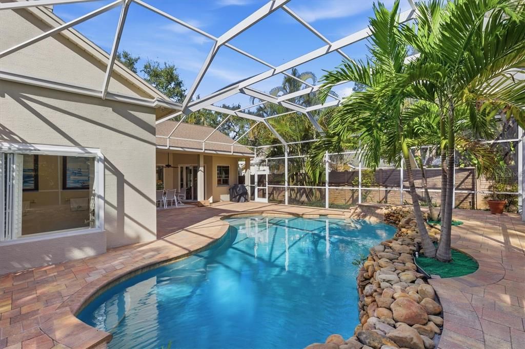 For Sale: $975,500 (3 beds, 2 baths, 2282 Square Feet)