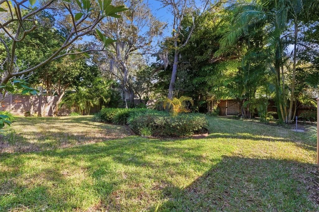 For Sale: $975,500 (3 beds, 2 baths, 2282 Square Feet)