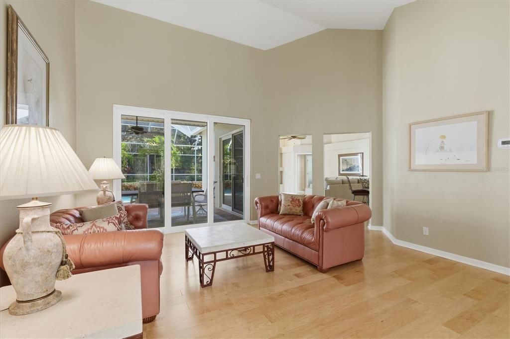 For Sale: $975,500 (3 beds, 2 baths, 2282 Square Feet)